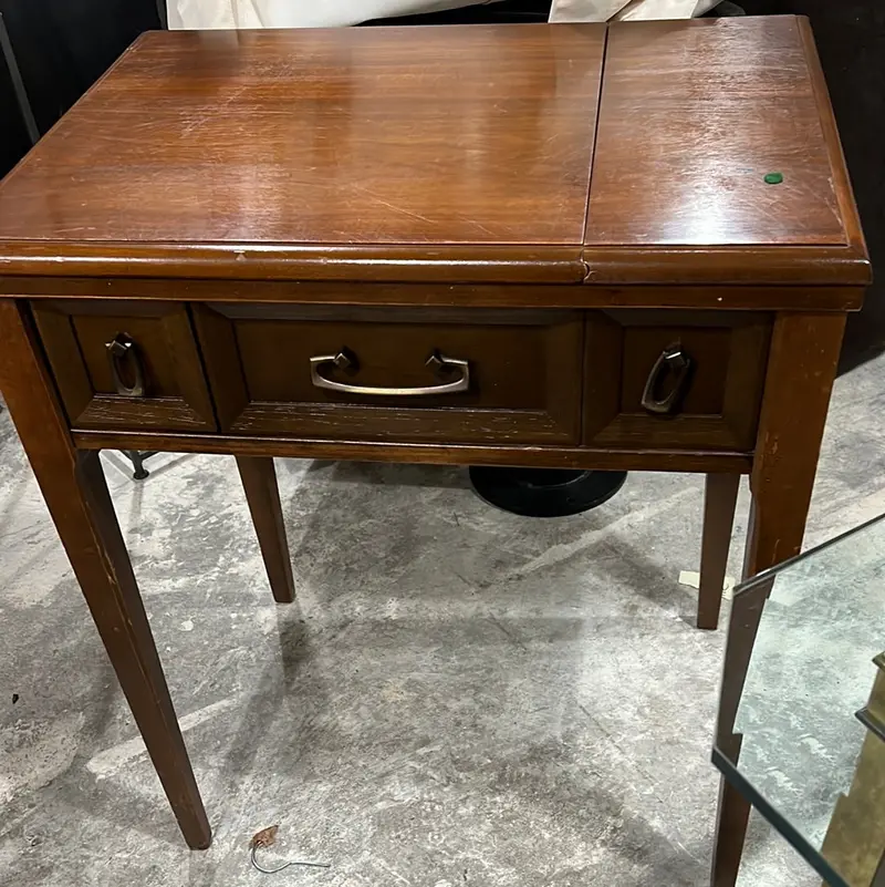 Antique Singer Sewing Machine In Original Wooden Cabinet 1