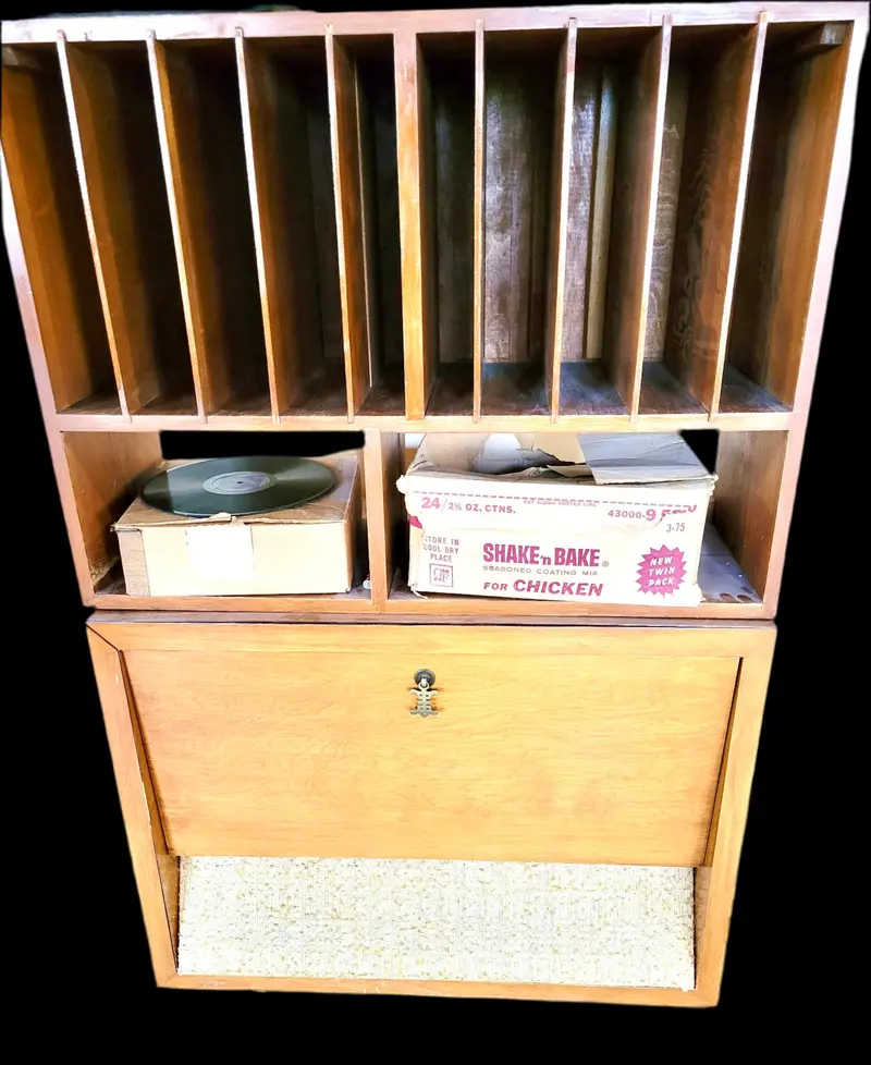 Bassett Mid-Century Entertainment Center With Clean Lines 1