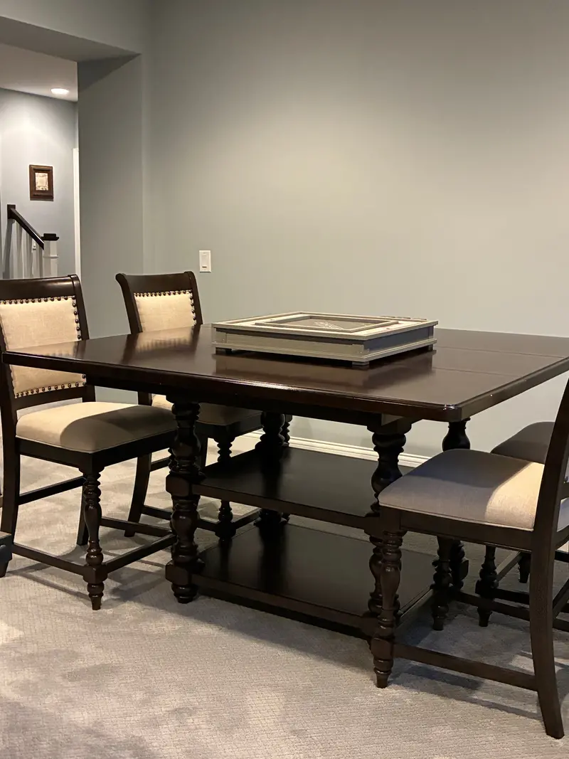 Havertys High-Top Dining Table With Four Matching Chairs 1