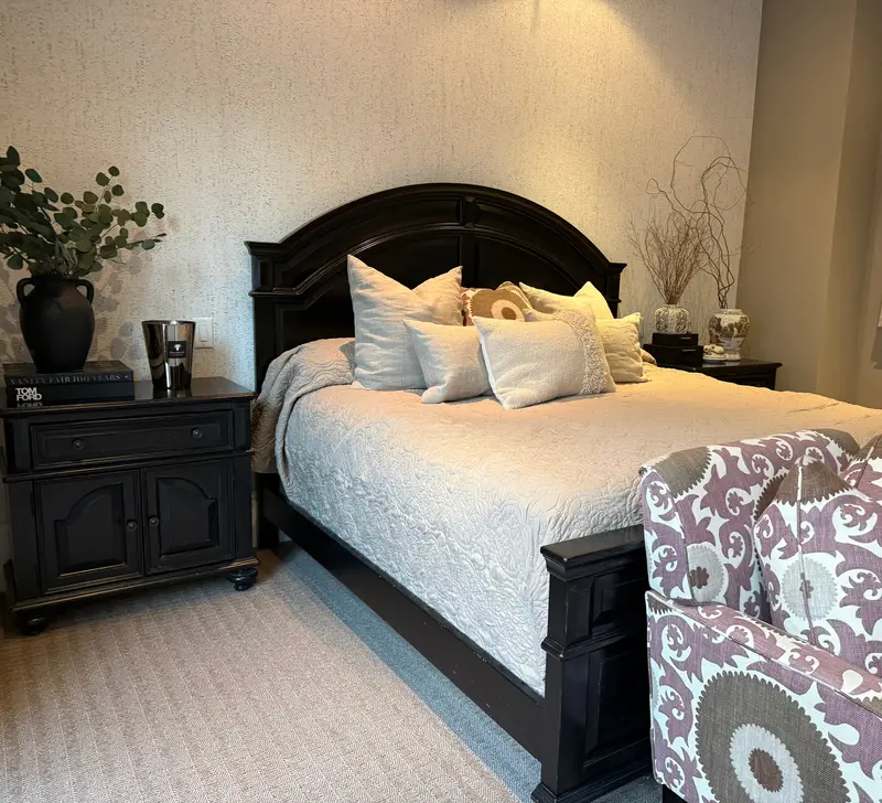 King Three-Piece Bedroom Ensemble – Bed, Mattress, And Matching Nightstands 1