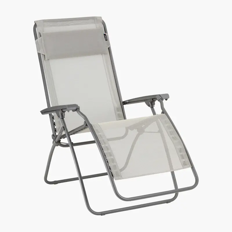 Minimalist Recliner For Small Spaces 1