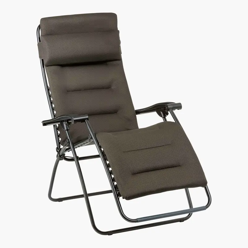 Modern Recliner With Footrest 1