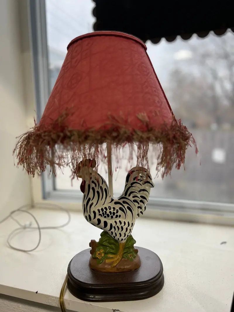 Retro Rooster Table Lamp – Vintage Farmhouse Character Lighting 1