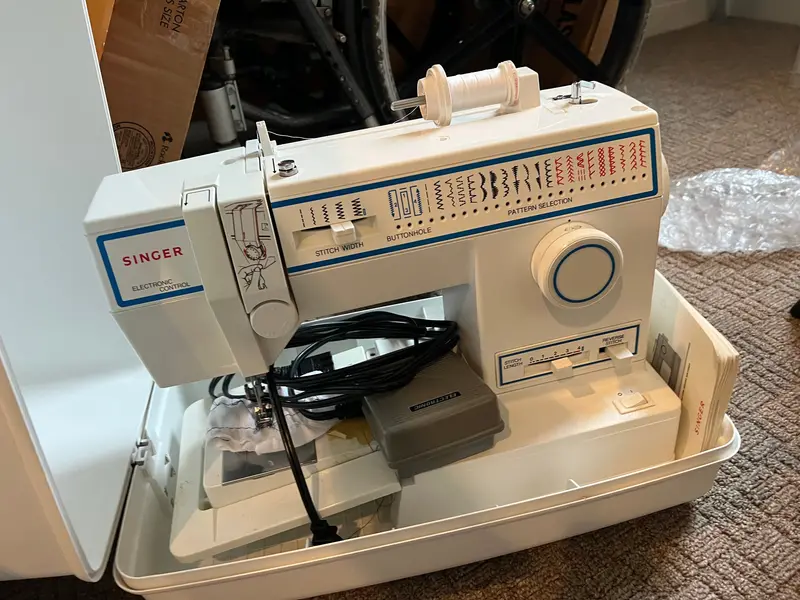 Singer 5932 Mechanical Sewing Machine – Fully Functional Vintage Model 1