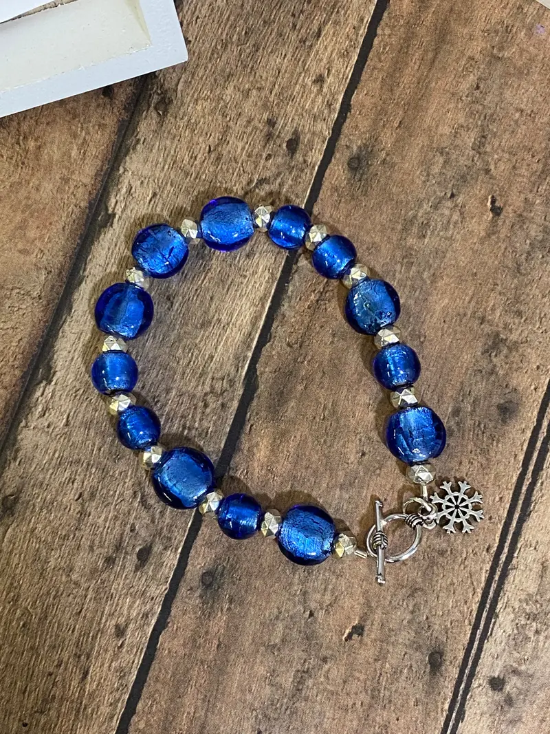 Single-Strand Winter-Themed Bracelet 1