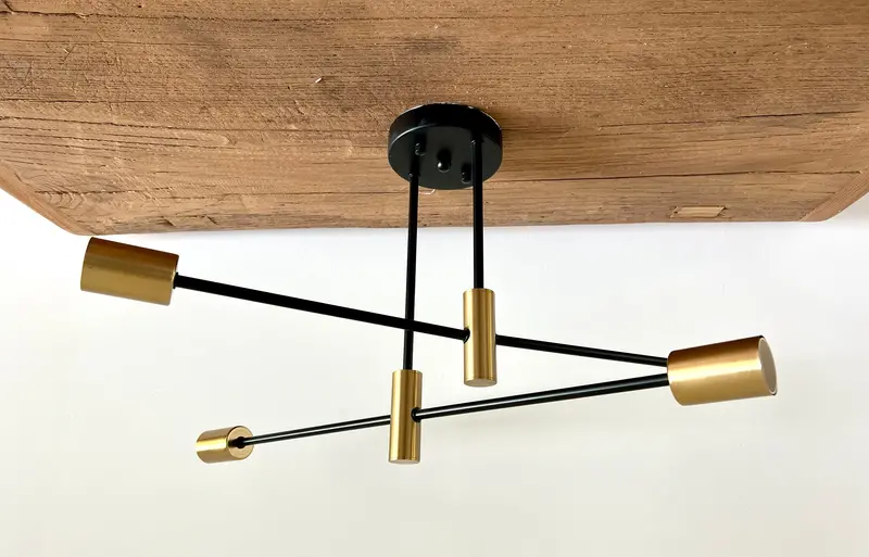 Sputnik-Style Ceiling Light – Four-Arm Retro-Futuristic Hanging Fixture 1